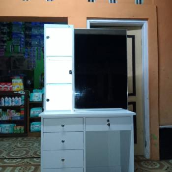 Meja rias minimalis modern